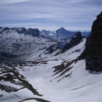 Une traversée dans la neige jusqu'au dérochoir au fond