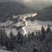 Plateau des Moises et route du col de cou illuminée